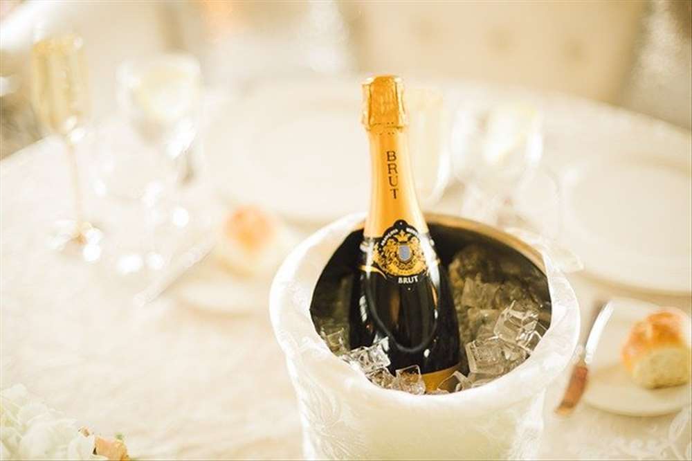 Offrir un coffret cadeau personnalisé au champagne