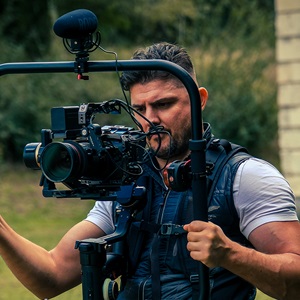 Damien, un représentant d'agence de publicité à Joué-lès-Tours