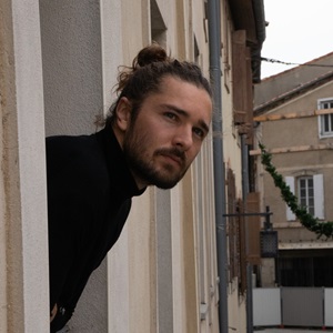 Pierre, un technicien spécialisé en video à Saint-Gaudens