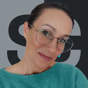 Yasmina, un consultant SEO à Alès