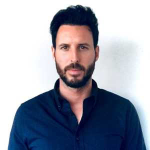 Emeric, un codeur de site marchant à Bordeaux