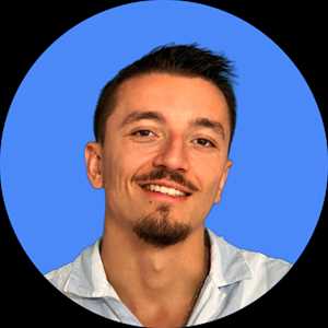 Cédric, un codeur de site à Grenoble