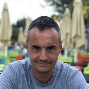 Julien Espeisse (AERODIAGS), un graphiste à Mauriac